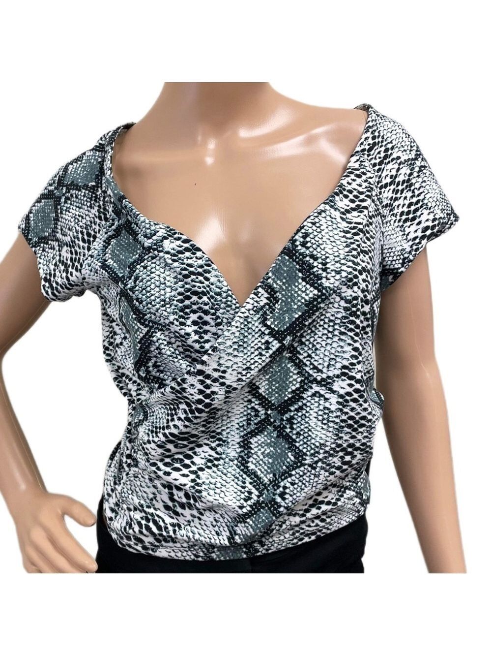 PEACHY Grey Snake Pattern Shirt - Medium - Girl   NWT